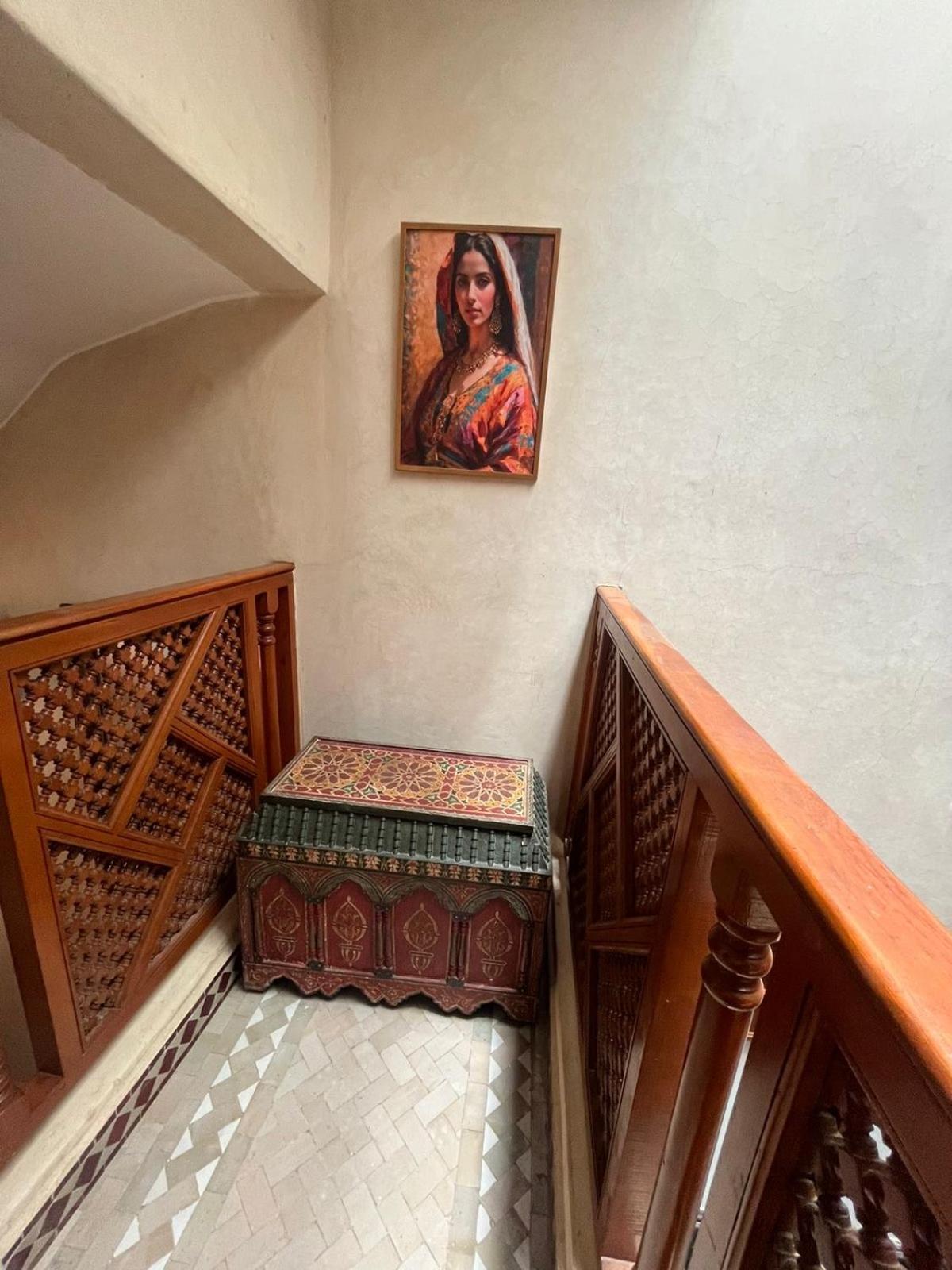 Riad Amazing Amazigh Avec Jacuzzi Petit Dejeuner Compris Avec Aussi Chambres Familiales Pres De La Place Jemaa El Fna 마라케시 외부 사진