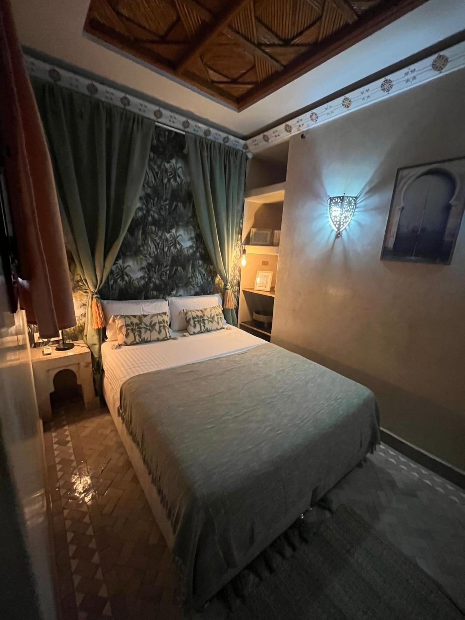 Riad Amazing Amazigh Avec Jacuzzi Petit Dejeuner Compris Avec Aussi Chambres Familiales Pres De La Place Jemaa El Fna 마라케시 외부 사진