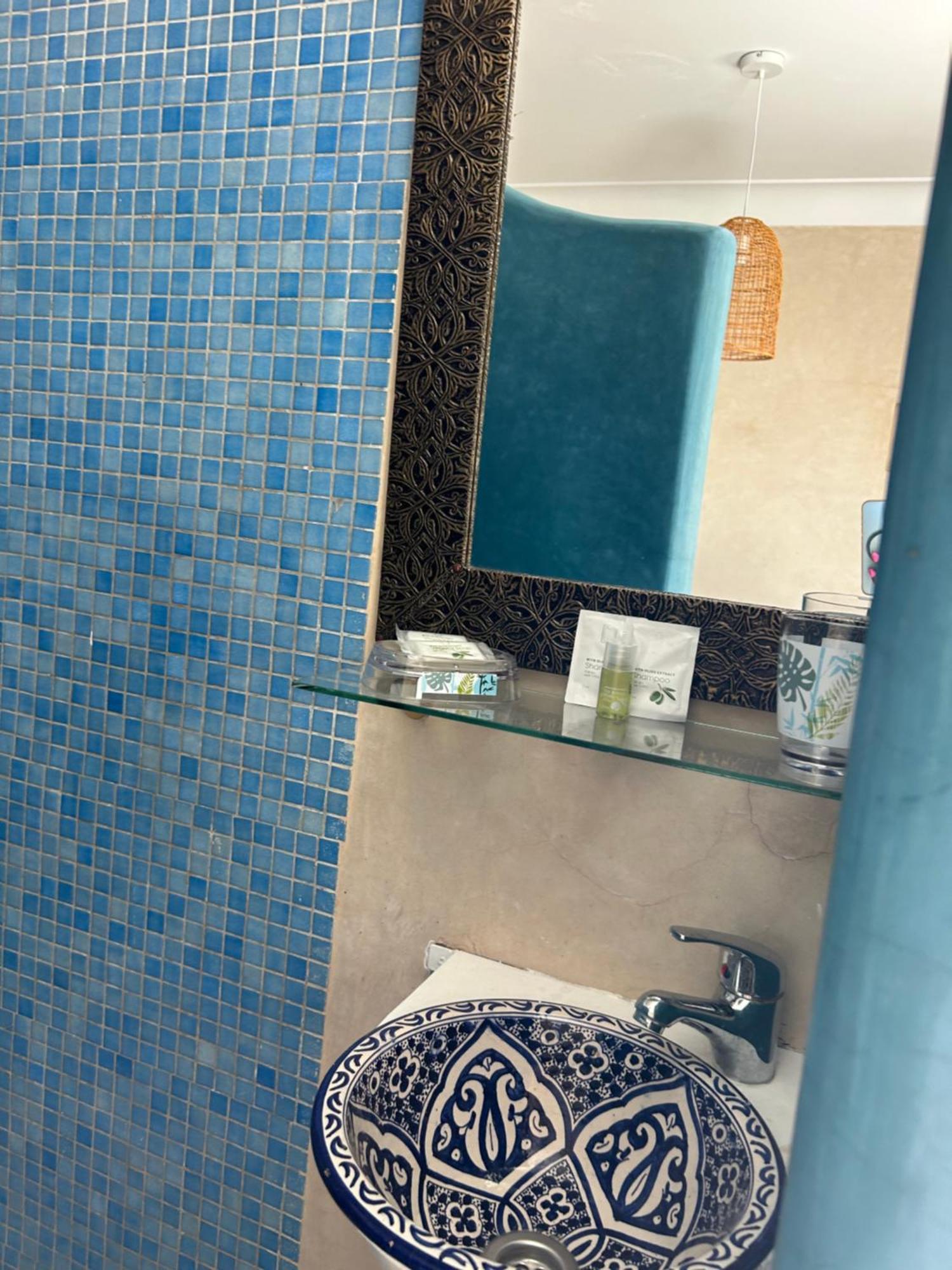 Riad Amazing Amazigh Avec Jacuzzi Petit Dejeuner Compris Avec Aussi Chambres Familiales Pres De La Place Jemaa El Fna 마라케시 외부 사진
