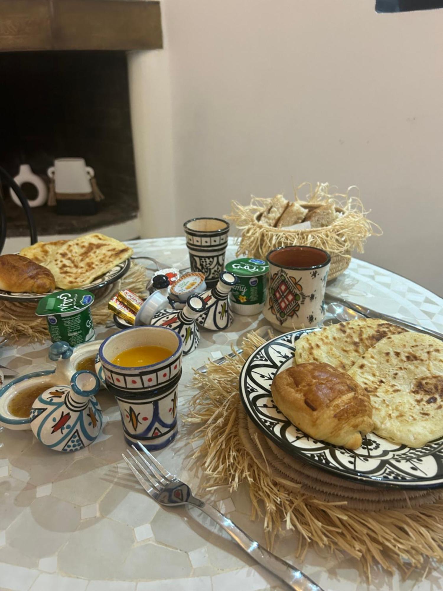 Riad Amazing Amazigh Avec Jacuzzi Petit Dejeuner Compris Avec Aussi Chambres Familiales Pres De La Place Jemaa El Fna 마라케시 외부 사진