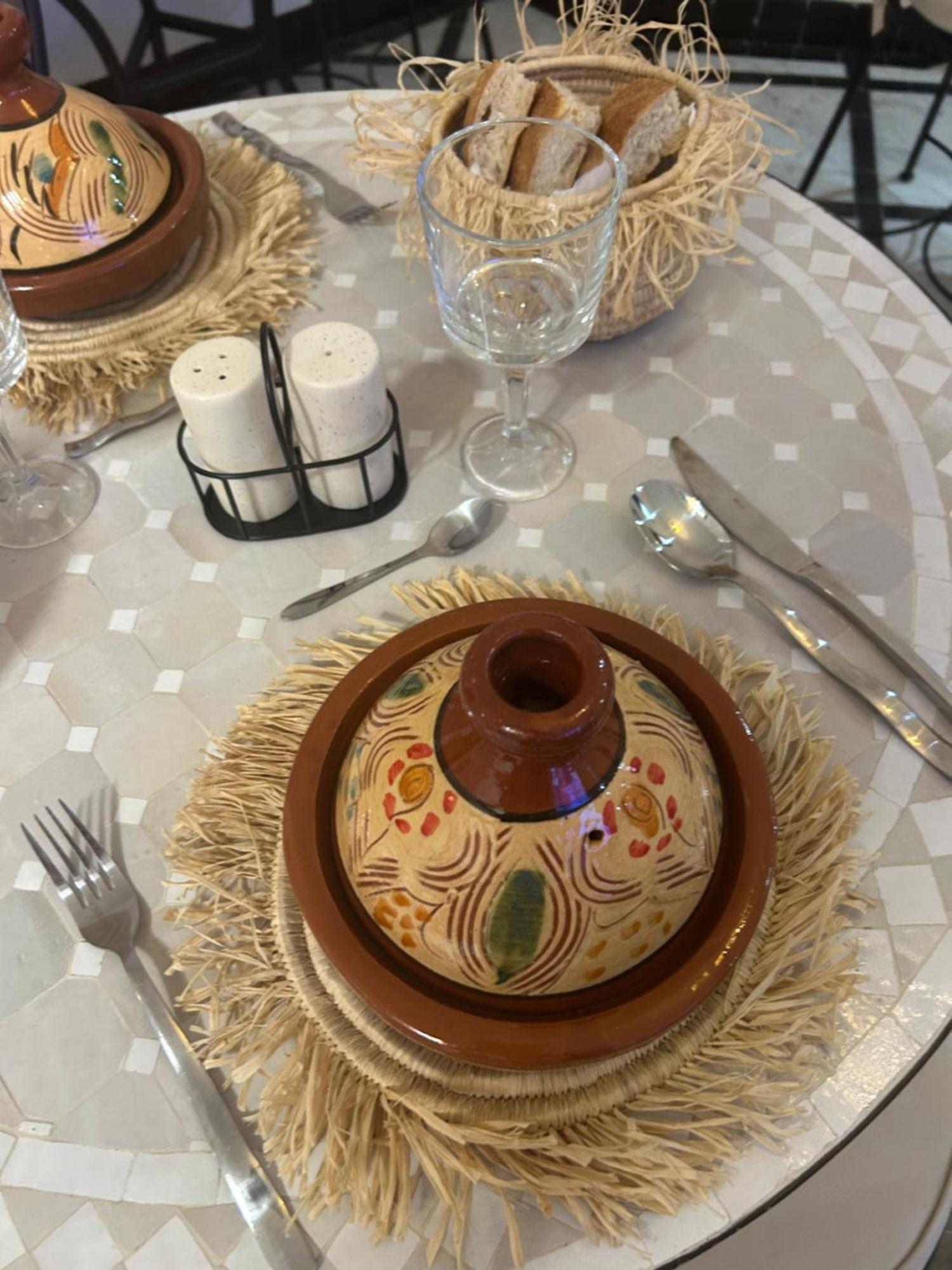 Riad Amazing Amazigh Avec Jacuzzi Petit Dejeuner Compris Avec Aussi Chambres Familiales Pres De La Place Jemaa El Fna 마라케시 외부 사진