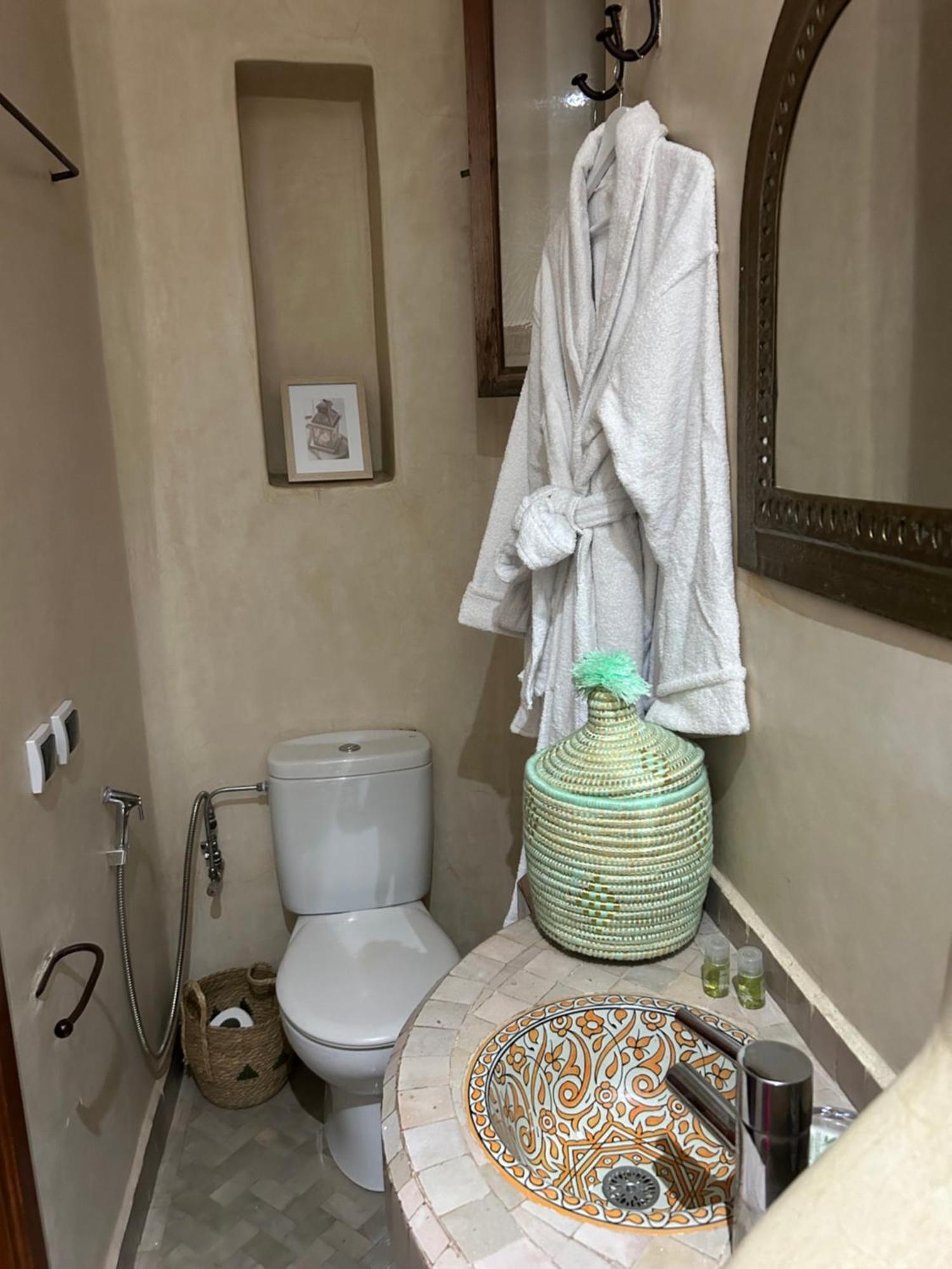 Riad Amazing Amazigh Avec Jacuzzi Petit Dejeuner Compris Avec Aussi Chambres Familiales Pres De La Place Jemaa El Fna 마라케시 외부 사진