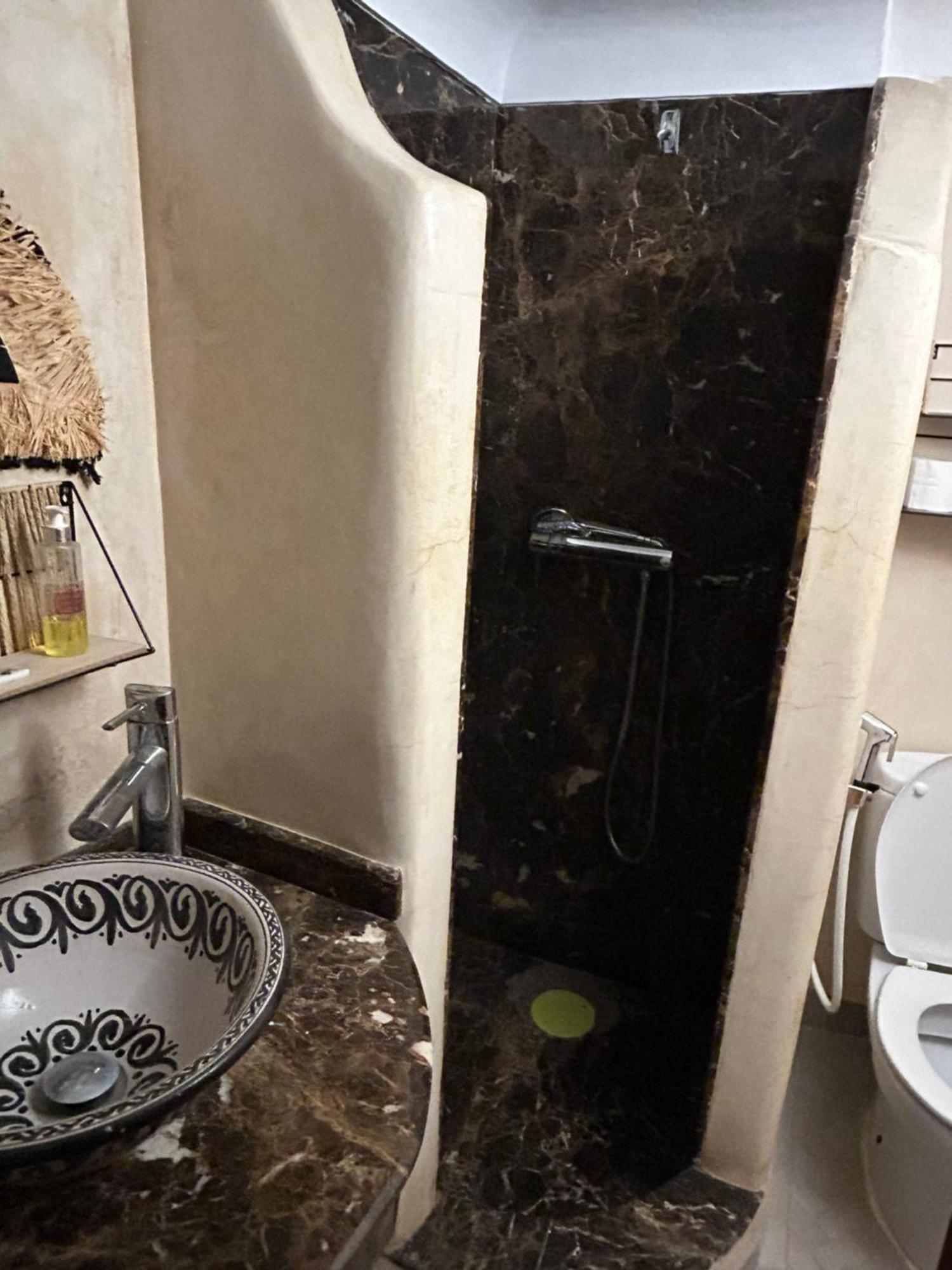 Riad Amazing Amazigh Avec Jacuzzi Petit Dejeuner Compris Avec Aussi Chambres Familiales Pres De La Place Jemaa El Fna 마라케시 외부 사진