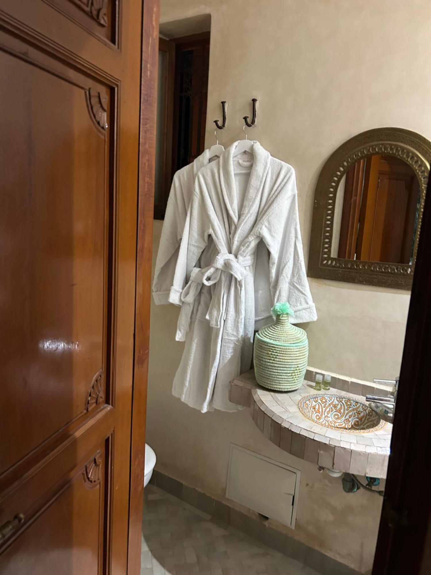 Riad Amazing Amazigh Avec Jacuzzi Petit Dejeuner Compris Avec Aussi Chambres Familiales Pres De La Place Jemaa El Fna 마라케시 외부 사진