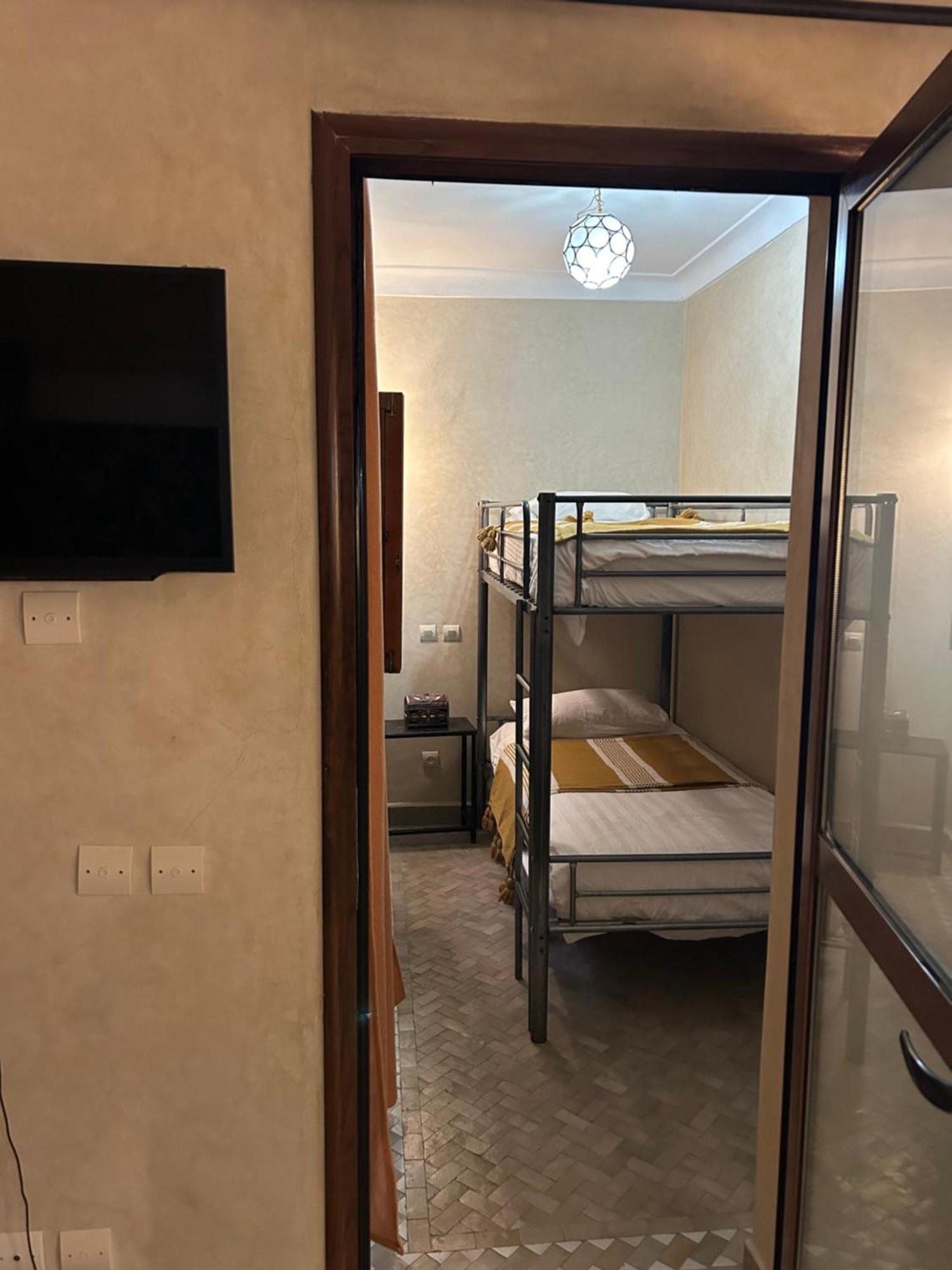 Riad Amazing Amazigh Avec Jacuzzi Petit Dejeuner Compris Avec Aussi Chambres Familiales Pres De La Place Jemaa El Fna 마라케시 외부 사진
