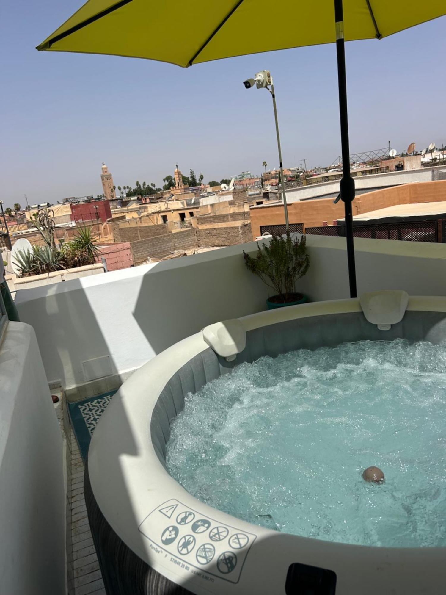 Riad Amazing Amazigh Avec Jacuzzi Petit Dejeuner Compris Avec Aussi Chambres Familiales Pres De La Place Jemaa El Fna 마라케시 외부 사진