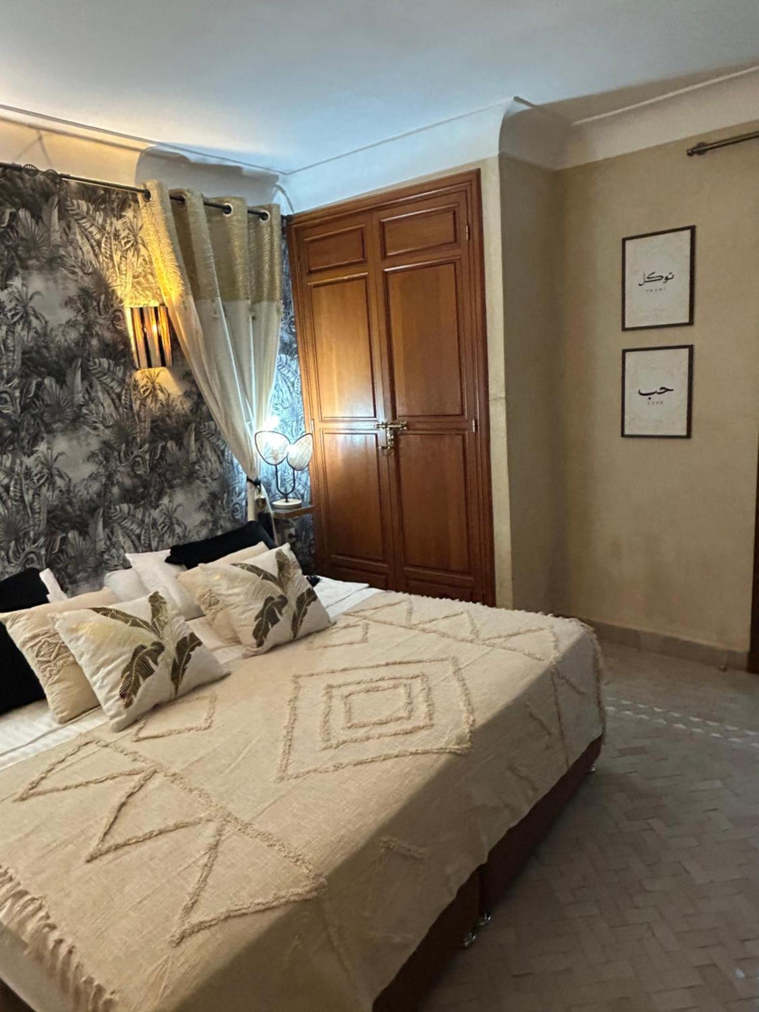 Riad Amazing Amazigh Avec Jacuzzi Petit Dejeuner Compris Avec Aussi Chambres Familiales Pres De La Place Jemaa El Fna 마라케시 외부 사진