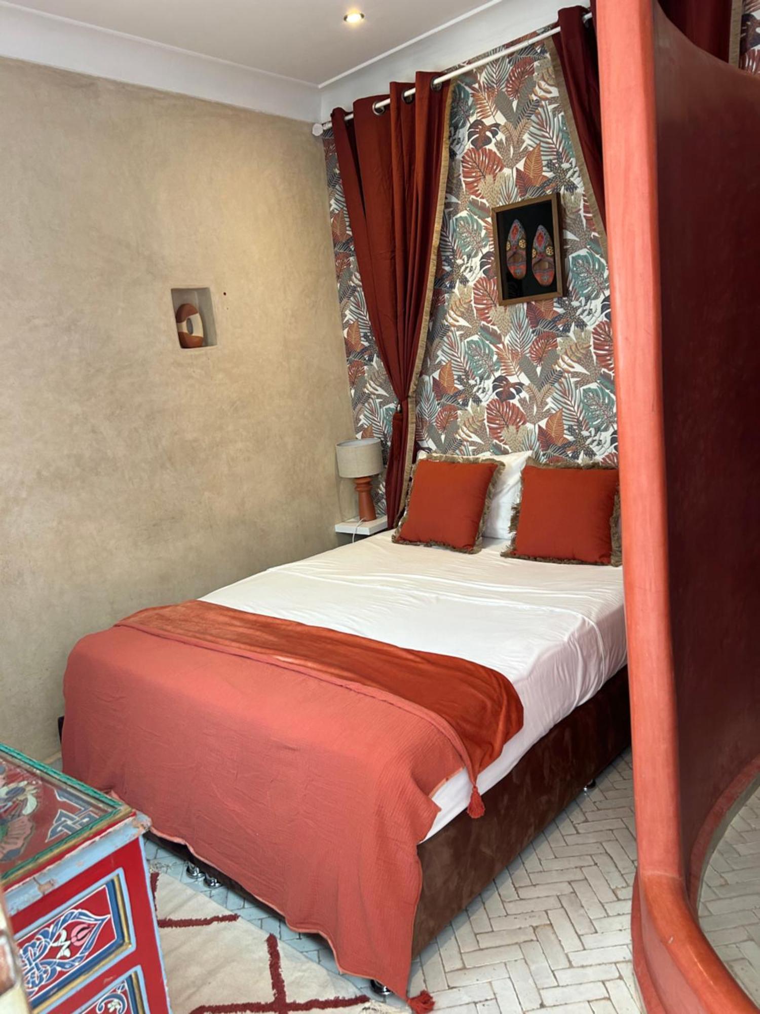 Riad Amazing Amazigh Avec Jacuzzi Petit Dejeuner Compris Avec Aussi Chambres Familiales Pres De La Place Jemaa El Fna 마라케시 외부 사진