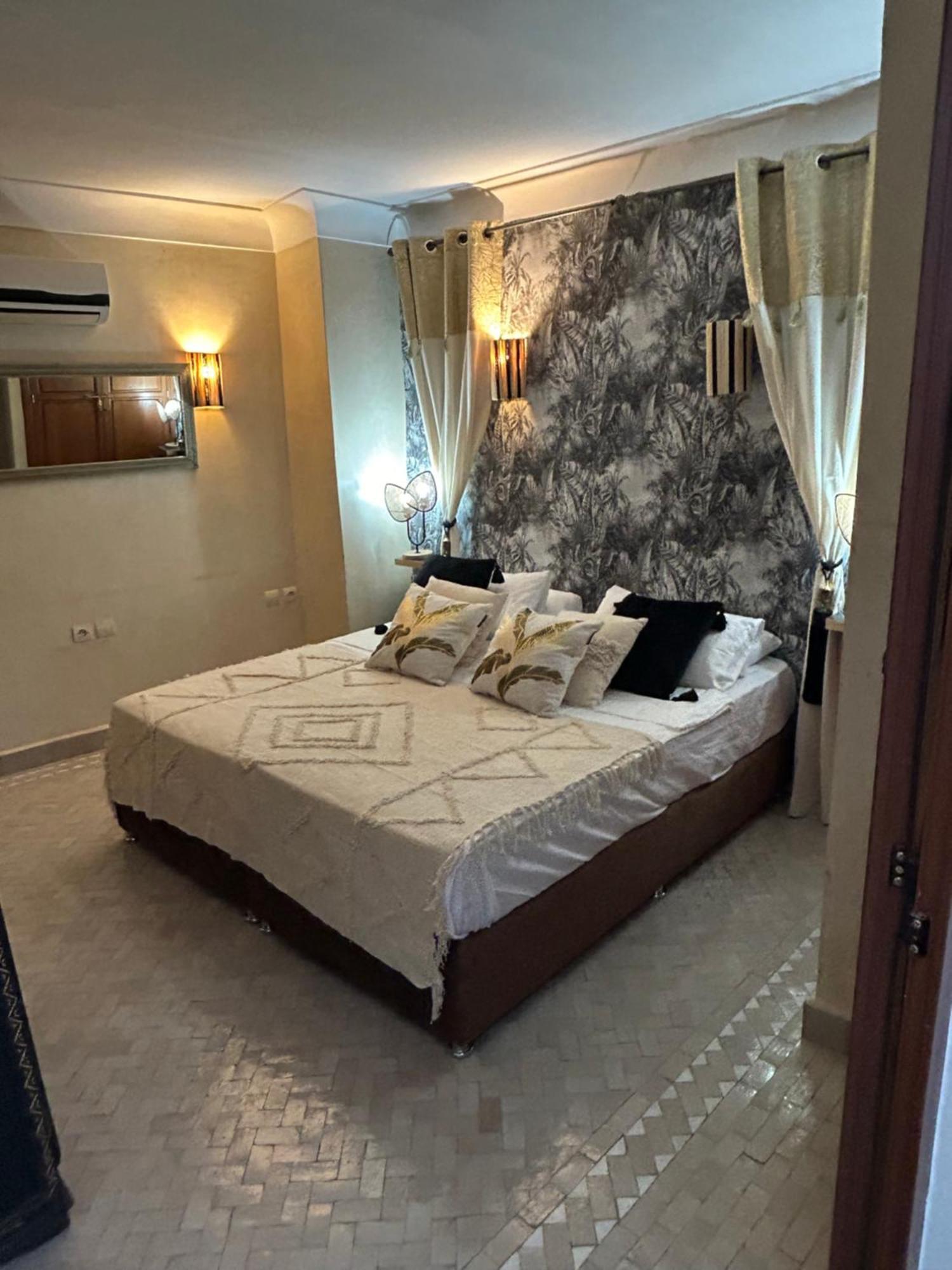 Riad Amazing Amazigh Avec Jacuzzi Petit Dejeuner Compris Avec Aussi Chambres Familiales Pres De La Place Jemaa El Fna 마라케시 외부 사진