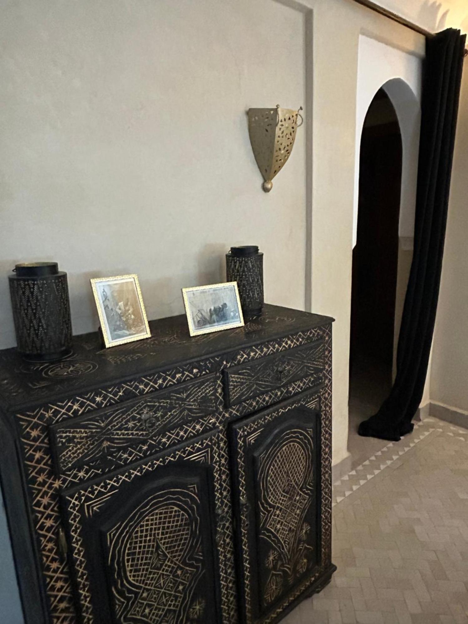 Riad Amazing Amazigh Avec Jacuzzi Petit Dejeuner Compris Avec Aussi Chambres Familiales Pres De La Place Jemaa El Fna 마라케시 외부 사진
