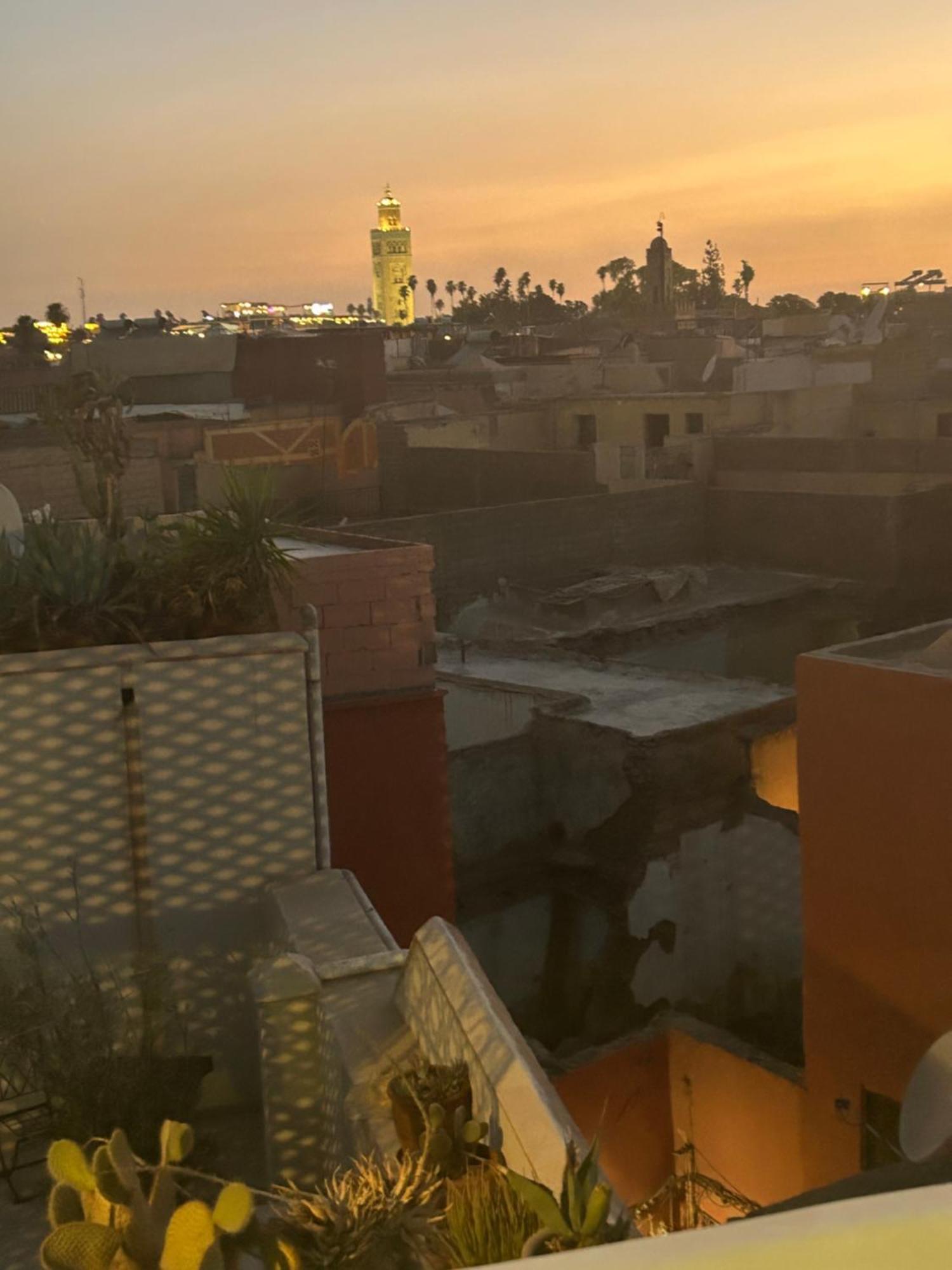 Riad Amazing Amazigh Avec Jacuzzi Petit Dejeuner Compris Avec Aussi Chambres Familiales Pres De La Place Jemaa El Fna 마라케시 외부 사진