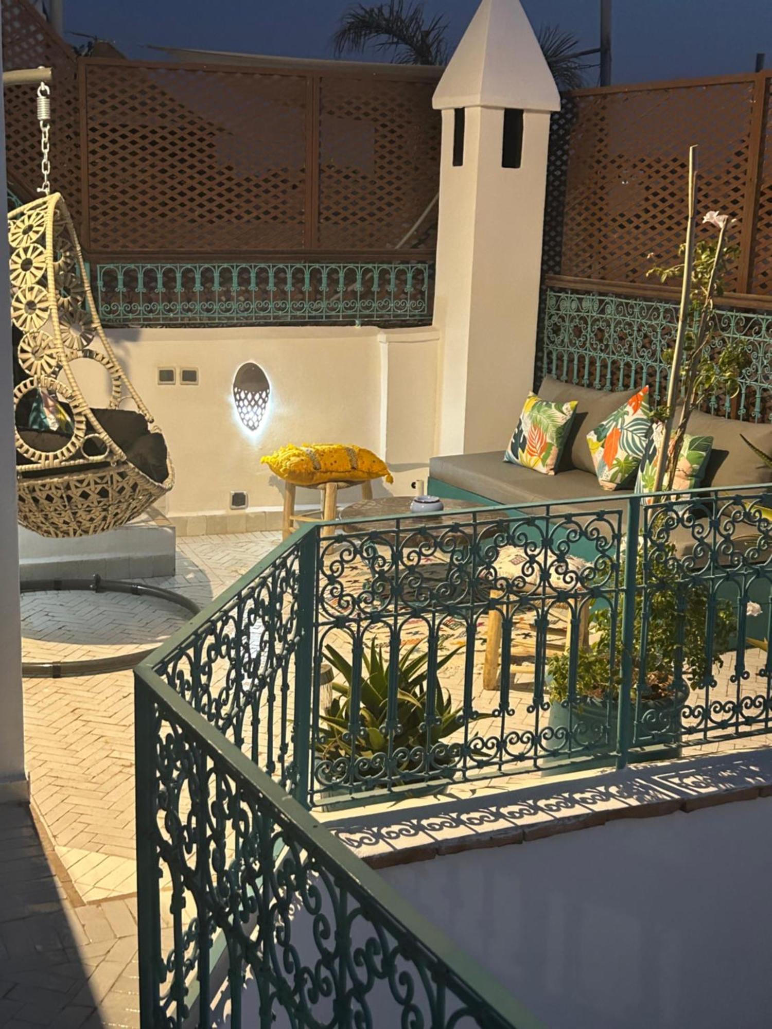 Riad Amazing Amazigh Avec Jacuzzi Petit Dejeuner Compris Avec Aussi Chambres Familiales Pres De La Place Jemaa El Fna 마라케시 외부 사진