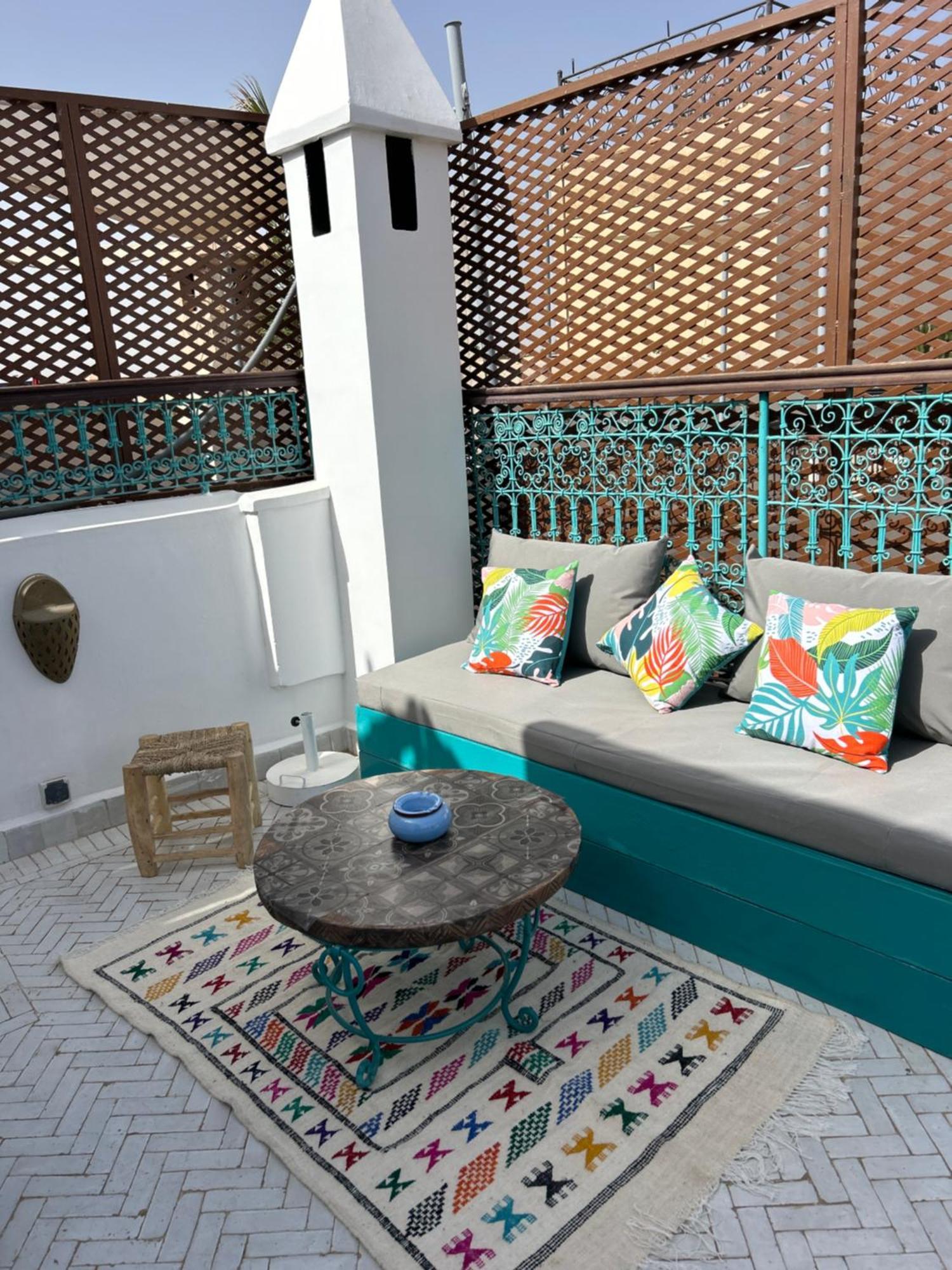 Riad Amazing Amazigh Avec Jacuzzi Petit Dejeuner Compris Avec Aussi Chambres Familiales Pres De La Place Jemaa El Fna 마라케시 외부 사진