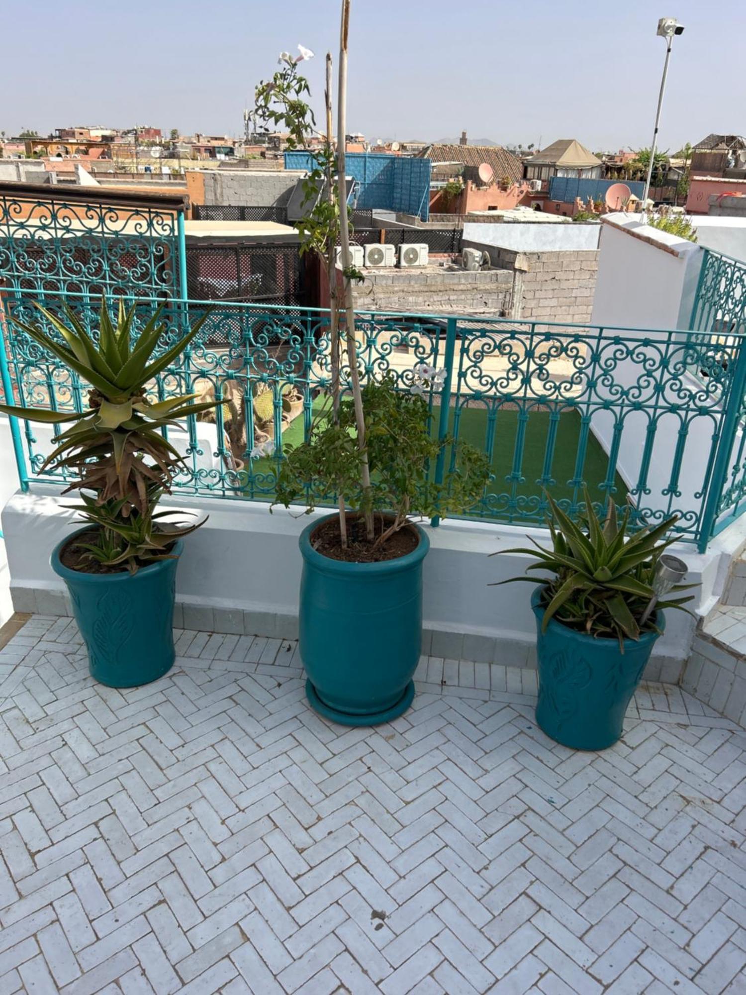 Riad Amazing Amazigh Avec Jacuzzi Petit Dejeuner Compris Avec Aussi Chambres Familiales Pres De La Place Jemaa El Fna 마라케시 외부 사진