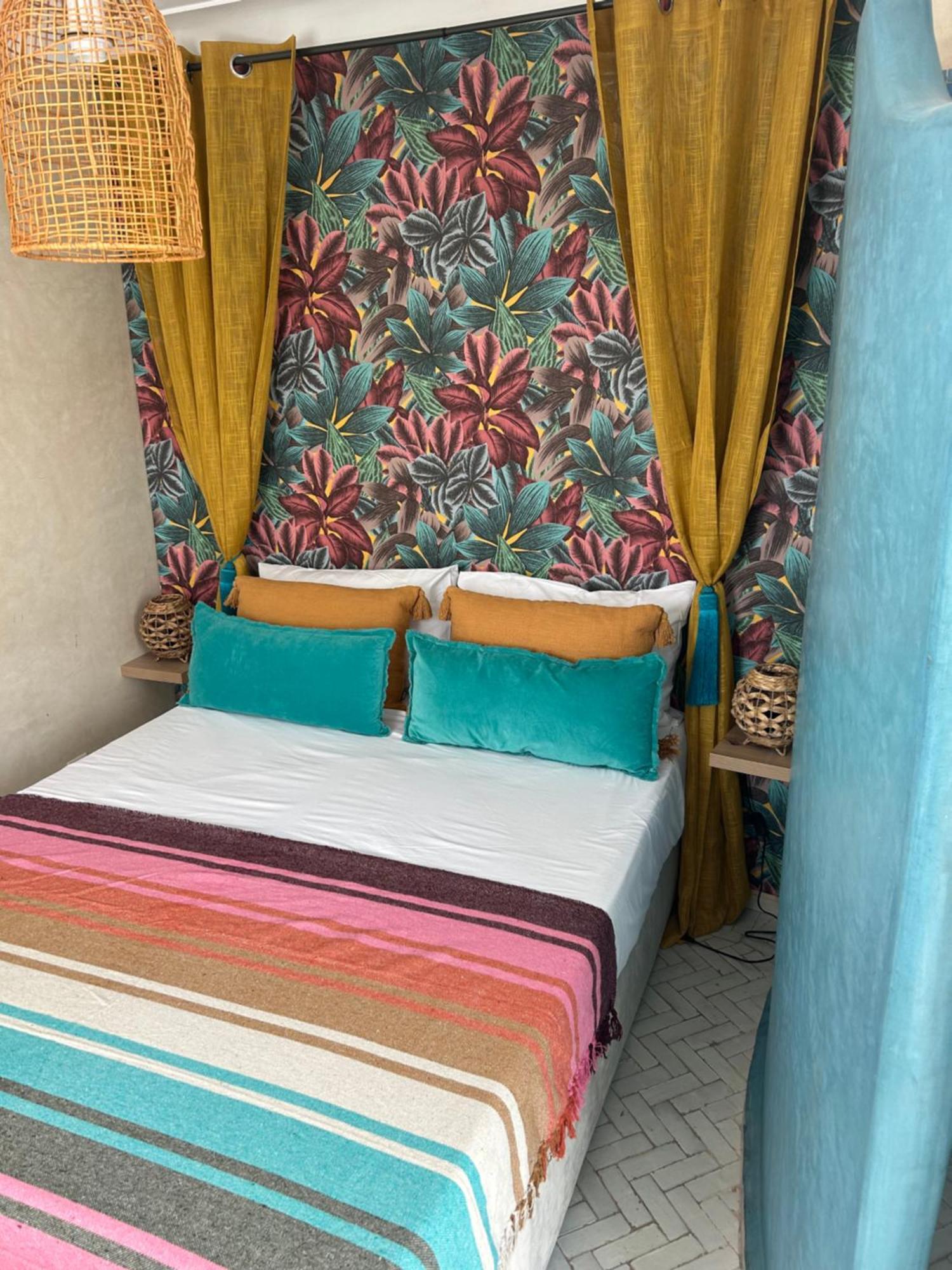 Riad Amazing Amazigh Avec Jacuzzi Petit Dejeuner Compris Avec Aussi Chambres Familiales Pres De La Place Jemaa El Fna 마라케시 외부 사진